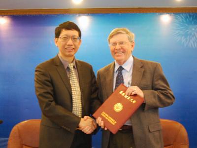 Maurice Brookhart教授受聘国产色情视频
客座教授